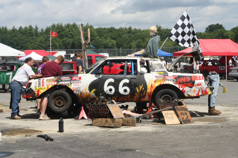 Illustration for article titled The 24 Hours Of LeMons New England 2009 Über Gallery, Part 4